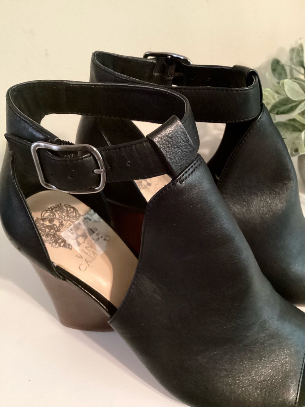 Vince Camuto Black Leather Peep Toe Block Heel Sandals Size 9 - Picture 2 of 10